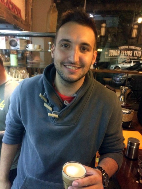 Un-heladero-haciendo-capuccinos